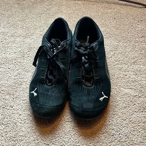 Puma suede sneakers, casual shoes size 7 worn pre-loved broken in just right!
